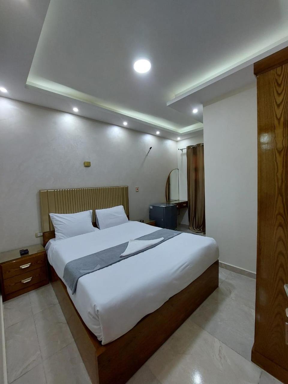 Regent Pyramids View Hotel Kafrat al Jabal Bagian luar foto