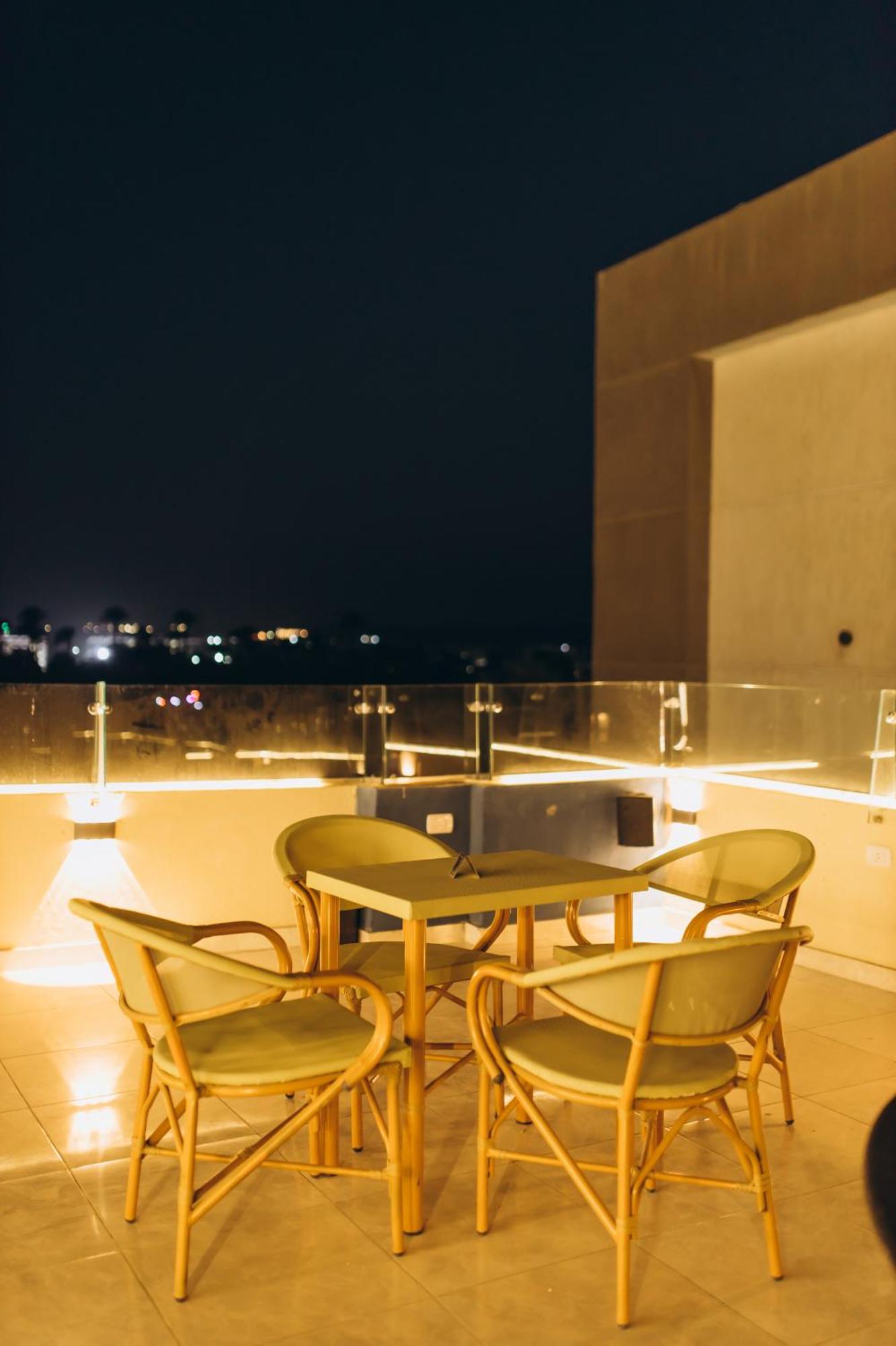 Regent Pyramids View Hotel Kafrat al Jabal Bagian luar foto