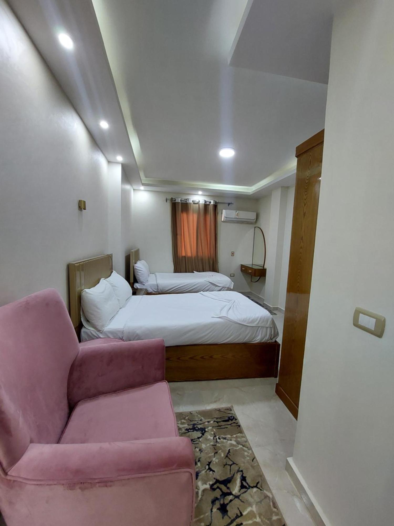 Regent Pyramids View Hotel Kafrat al Jabal Bagian luar foto