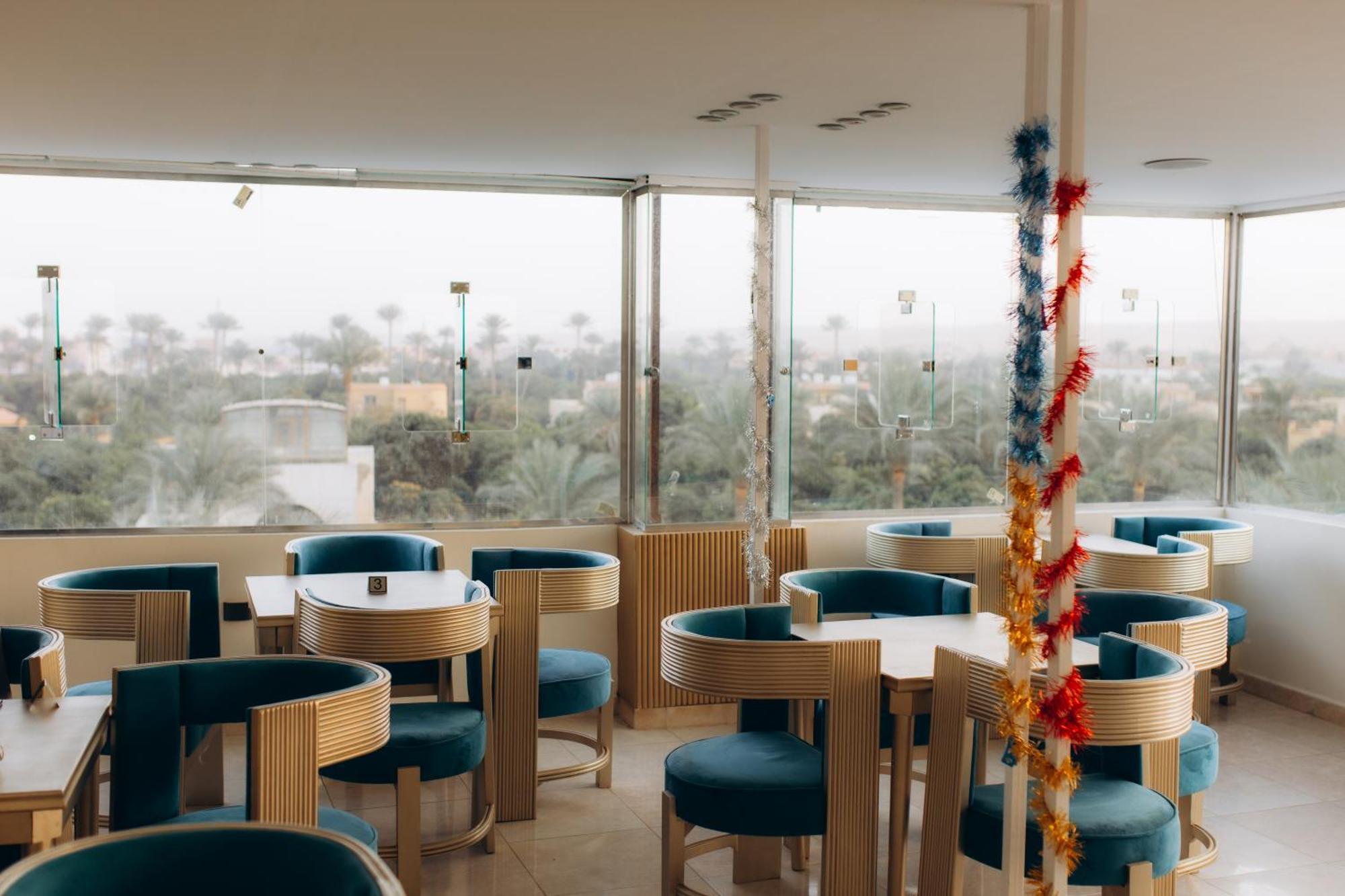 Regent Pyramids View Hotel Kafrat al Jabal Bagian luar foto