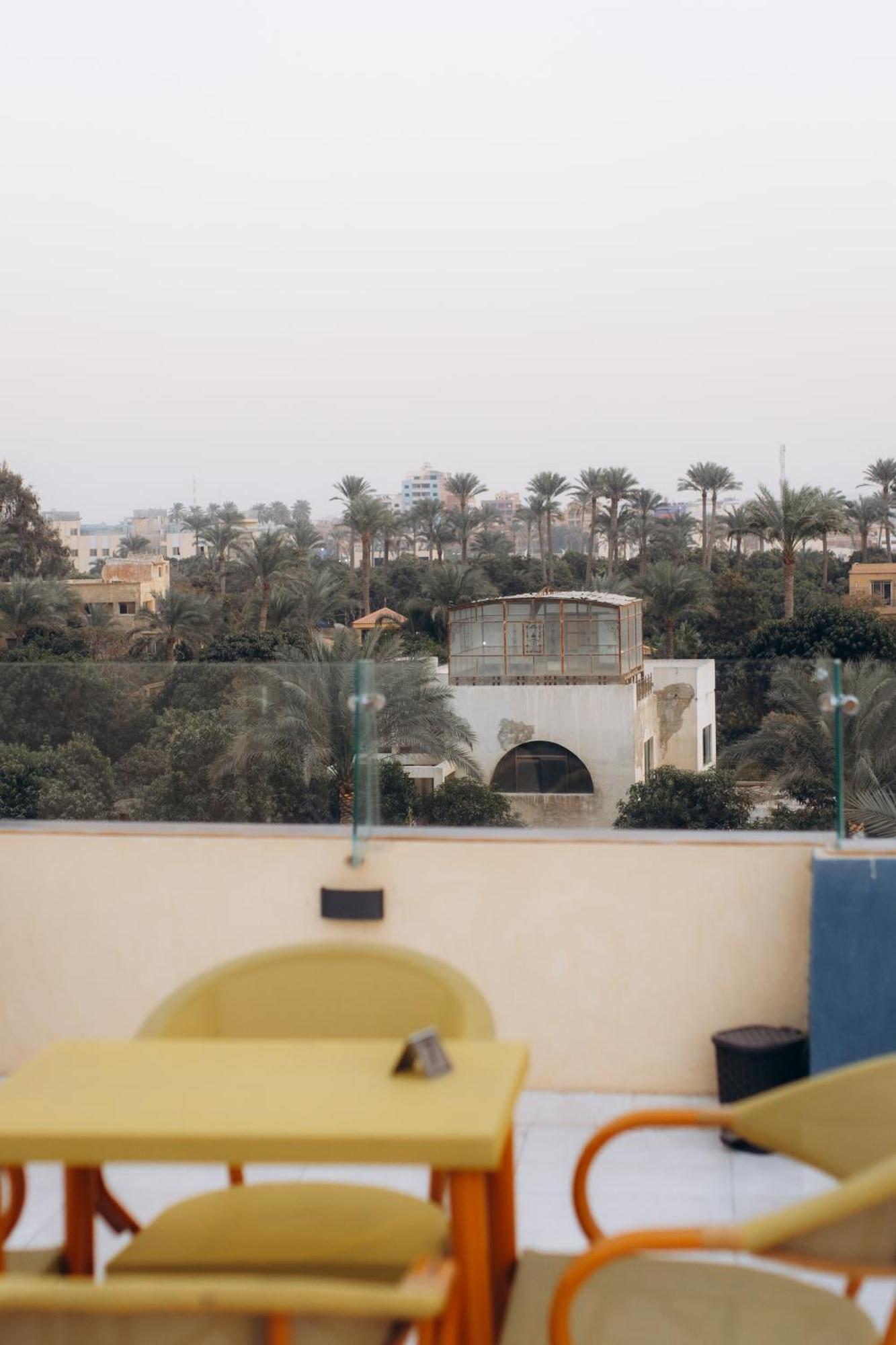 Regent Pyramids View Hotel Kafrat al Jabal Bagian luar foto